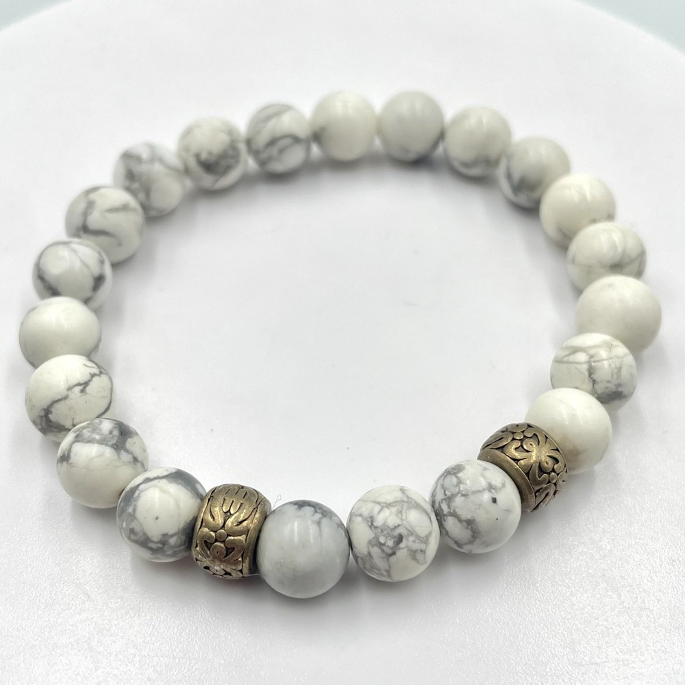 Vintage White Howlite Natural Stone Beads Stretch Bracelet Brass Tone Accent Y2K